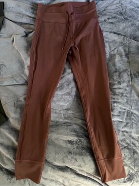 Vuori Women's Leggings in Deep Burgundy